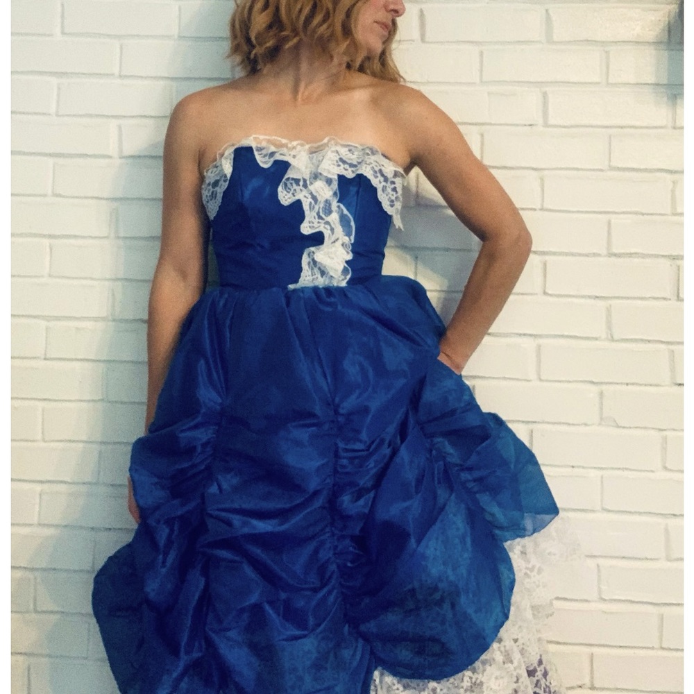 Vintage Royal Blue Strapless Puff Lace Formal Gown